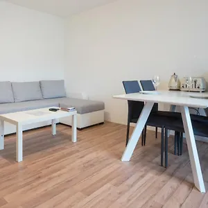 Spacious With Balcony Apartment Wien
